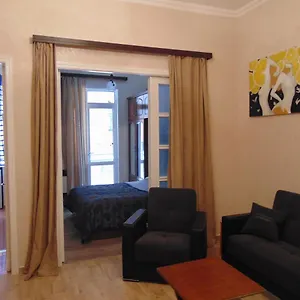 apartment-in-the-center-of-the-city-vera.alltbilisihotels.com/