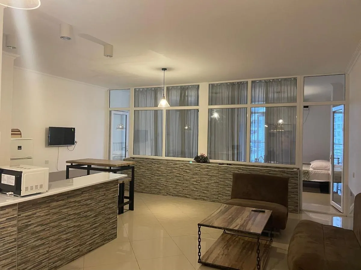 Cozy Apartment In The Center Of Batoemi