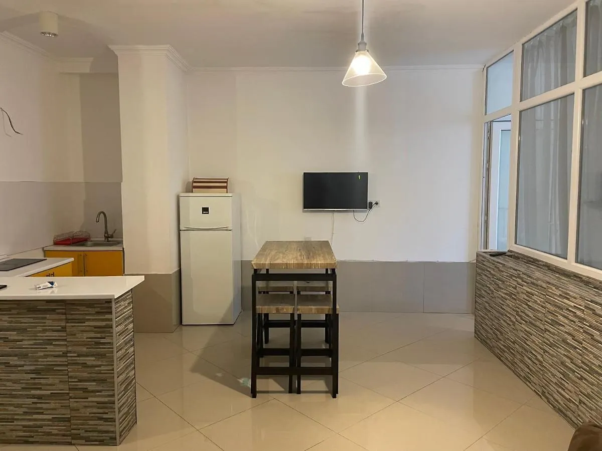 Cozy Apartment In The Center Of Batoemi