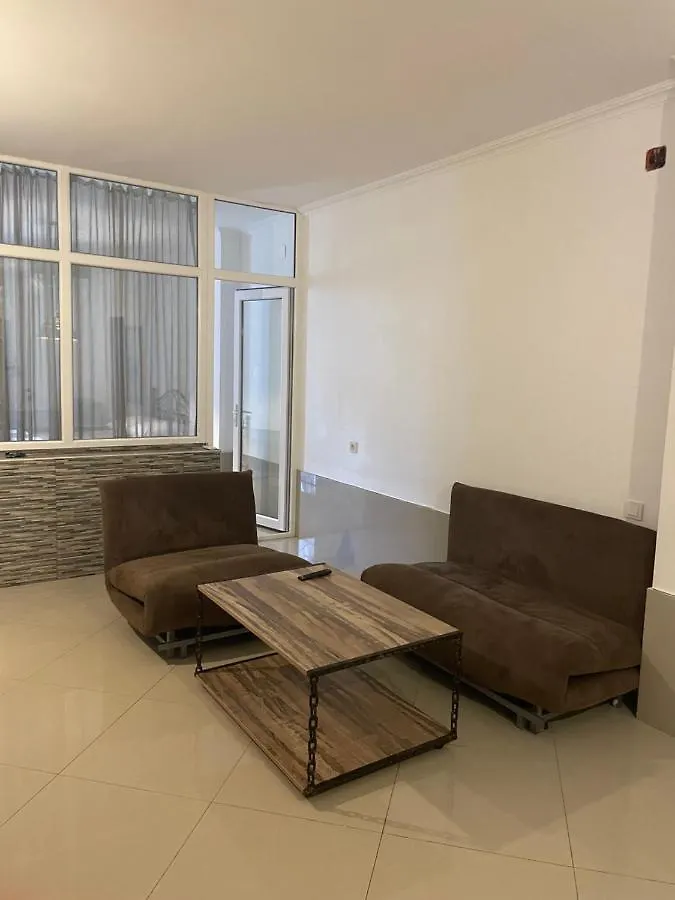 Cozy Apartment In The Center Of Batoemi